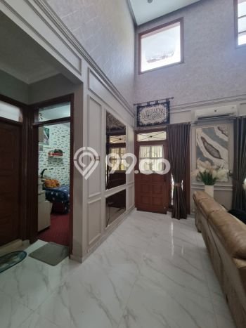 Jual Rumah Mewah Elegan Dengan View Cantik di Pakuwon Indah, Surabaya Jual Rumah Mewah Elegan Dengan View Cantik di Pakuwon Indah, Surabaya
