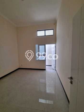Hunian Cantik Modern Lb 175m2 di Tambaksari, Surabaya Hunian Cantik Modern Lb 175m2 di Tambaksari, Surabaya