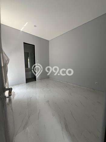 For Sale! Luxury House LT 162m2 Desain Elegan di Sukomanunggal For Sale! Luxury House LT 162m2 Desain Elegan di Sukomanunggal