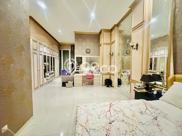 Rumah Mewah LB 294m2 Siap Huni Desain Elegan di Citraland, Surabaya Rumah Mewah LB 294m2 Siap Huni Desain Elegan di Citraland, Surabaya