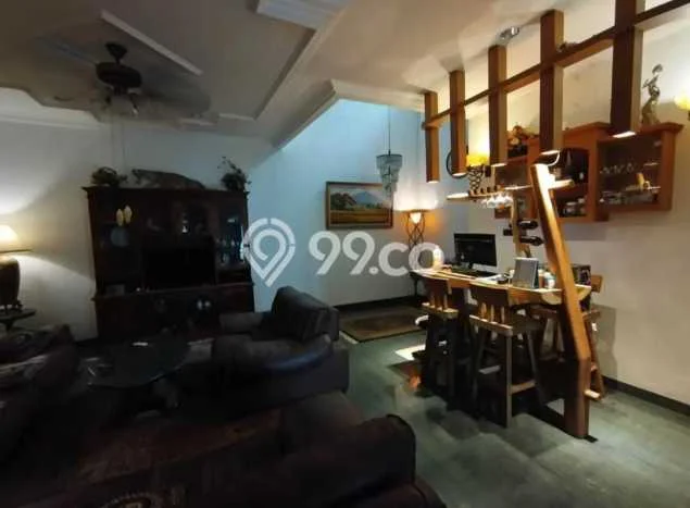 Rumah Mewah LB 340m2 Siap Huni Desain Elegan di Citraland, Surabaya Rumah Mewah LB 340m2 Siap Huni Desain Elegan di Citraland, Surabaya