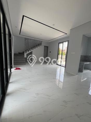 For Sale! Luxury House LT 162m2 Desain Elegan di Sukomanunggal For Sale! Luxury House LT 162m2 Desain Elegan di Sukomanunggal
