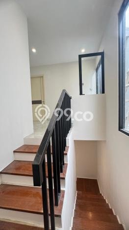 Rumah Nyaman area , Surabaya, LT 135m2m² LB 213m2m² Rumah Nyaman area , Surabaya, LT 135m2m² LB 213m2m²