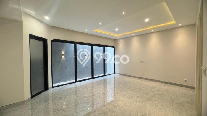 Rumah Nyaman area , Surabaya, LT 135m2m² LB 213m2m² Rumah Nyaman area , Surabaya, LT 135m2m² LB 213m2m²