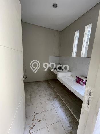 Dijual Hunian Rumah Terawat 4 Kamar di Citraland, Surabaya Dijual Hunian Rumah Terawat 4 Kamar di Citraland, Surabaya