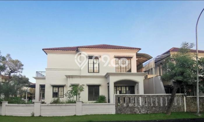 Rumah Mewah LB 240m2 Siap Huni Desain Elegan di Citraland, Surabaya Rumah Mewah LB 240m2 Siap Huni Desain Elegan di Citraland, Surabaya