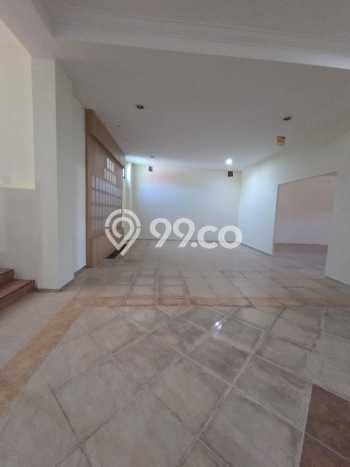 Rumah Elit LB 500m2 Siap Pakai Desain Elegan di Surabaya Kota, Surabaya Rumah Elit LB 500m2 Siap Pakai Desain Elegan di Surabaya Kota, Surabaya