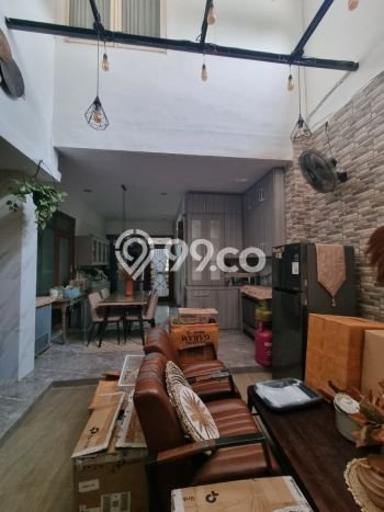 Jual Rumah Mewah Elegan Dengan View Cantik di Pakuwon Indah, Surabaya Jual Rumah Mewah Elegan Dengan View Cantik di Pakuwon Indah, Surabaya