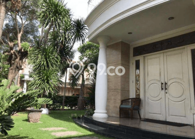 HARGA SPECIAL! Rumah Asri lokasi , LT 330m2m² LB 300m2m² HARGA SPECIAL! Rumah Asri lokasi , LT 330m2m² LB 300m2m²