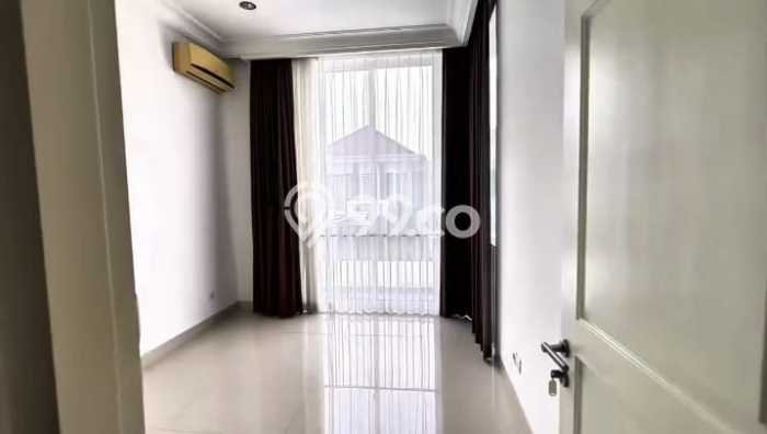 Disewakan! Rumah 4 Kamar Tidur &
4 Kamar Mandi di Pakuwon Indah, Surabaya Disewakan! Rumah 4 Kamar Tidur &
4 Kamar Mandi di Pakuwon Indah, Surabaya
