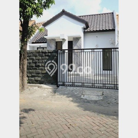 For Sale Hunian Rumah Terawat 2 Kamar di Citraland, Surabaya For Sale Hunian Rumah Terawat 2 Kamar di Citraland, Surabaya