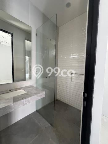 For Sale! Luxury House LT 162m2 Desain Elegan di Sukomanunggal For Sale! Luxury House LT 162m2 Desain Elegan di Sukomanunggal