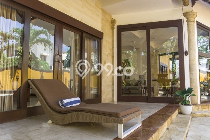 Vila Strategis Kawasan , Luas 322m2m², Dekat ke beragam keperluan Vila Strategis Kawasan , Luas 322m2m², Dekat ke beragam keperluan