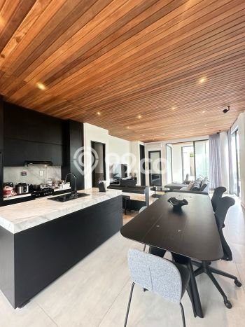 Rumah Mewah LB 300m2 Siap Pakai Desain Elegan di Pererenan, Badung Rumah Mewah LB 300m2 Siap Pakai Desain Elegan di Pererenan, Badung