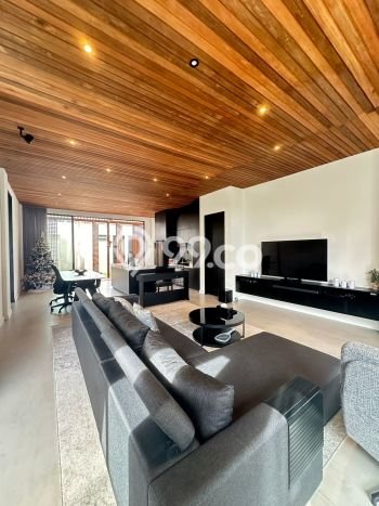 Rumah Mewah LB 300m2 Siap Pakai Desain Elegan di Pererenan, Badung Rumah Mewah LB 300m2 Siap Pakai Desain Elegan di Pererenan, Badung