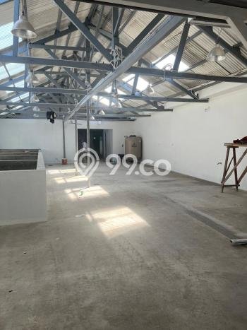 AREA BERKEMBANG! Gudang Disewakan di Antapani, Luas 300m², Ready Usaha AREA BERKEMBANG! Gudang Disewakan di Antapani, Luas 300m², Ready Usaha