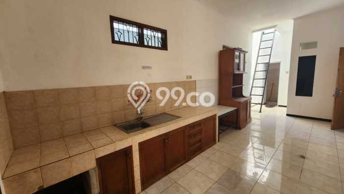 Lokasi terbaik! Rumah siap huni disewakan di Antapani LB 140m2 Lokasi terbaik! Rumah siap huni disewakan di Antapani LB 140m2