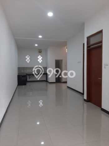 Dijual Hunian Rumah Terawat 4 Kamar di Taman Kopo Indah, Bandung Dijual Hunian Rumah Terawat 4 Kamar di Taman Kopo Indah, Bandung