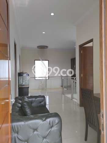 Ready to Use! Luxury House LT 219m2 Desain Elegan di Sentul City Ready to Use! Luxury House LT 219m2 Desain Elegan di Sentul City