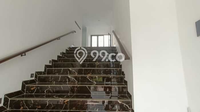 Rumah Mewah LB 285m2 Siap Pakai Desain Elegan di Sentul City, Bogor Rumah Mewah LB 285m2 Siap Pakai Desain Elegan di Sentul City, Bogor