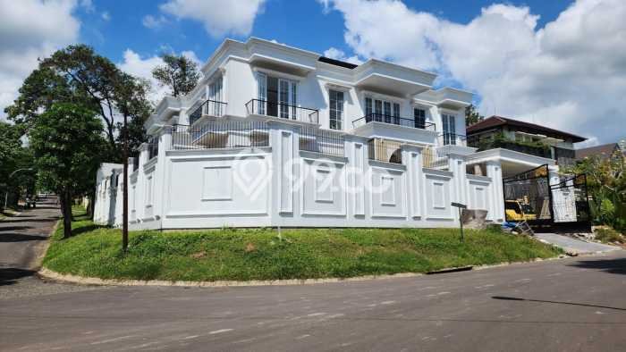 Rumah Luxury Modern Siap Huni di Sentul City Bogor Rumah Luxury Modern Siap Huni di Sentul City Bogor
