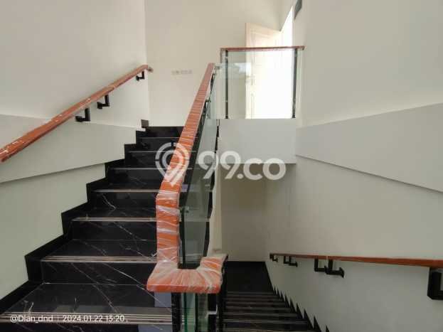 Rumah Mewah LB 362m2 Siap Pakai Desain Elegan di Sentul City, Bogor Rumah Mewah LB 362m2 Siap Pakai Desain Elegan di Sentul City, Bogor