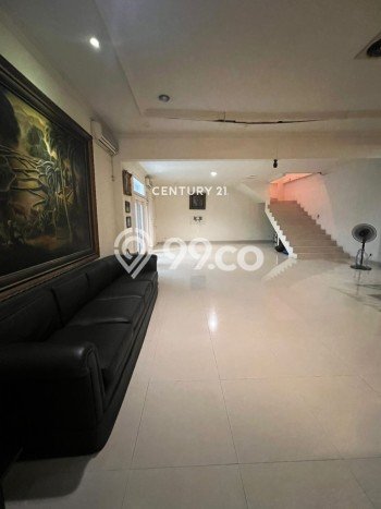 Rumah Luxury Modern Tanpa Renovasi di Pejaten Jakarta Selatan Rumah Luxury Modern Tanpa Renovasi di Pejaten Jakarta Selatan