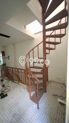 Unit Komersial Disewakan di Surabaya Area Strategis Harga Kompetitif Unit Komersial Disewakan di Surabaya Area Strategis Harga Kompetitif