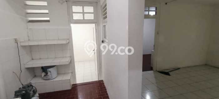 BEST LOCATION! Rumah kawasan Tebet, Dekat Stasiun, 5 KT, Luas 135m² Bangunan 200m² BEST LOCATION! Rumah kawasan Tebet, Dekat Stasiun, 5 KT, Luas 135m² Bangunan 200m²