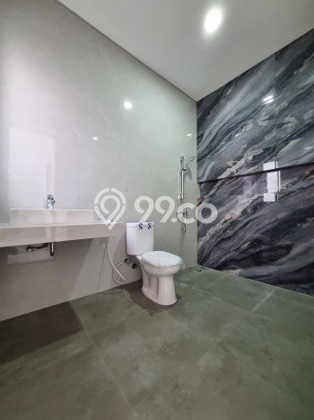 Ready to Use! Luxury House LT 260m2 Desain Elegan di Pondok Hijau Ready to Use! Luxury House LT 260m2 Desain Elegan di Pondok Hijau