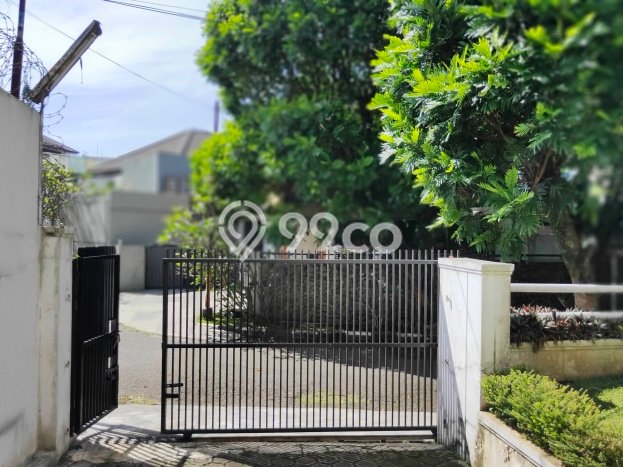 Hunian Elit LB 250m2 Siap Huni Desain Elegan di Surya Sumantri, Bandung Hunian Elit LB 250m2 Siap Huni Desain Elegan di Surya Sumantri, Bandung