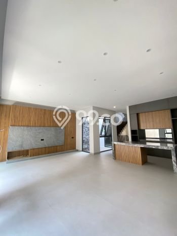 Rumah Mewah LB 195m2 Siap Huni Desain Elegan di Pangkalan Jati, Depok Rumah Mewah LB 195m2 Siap Huni Desain Elegan di Pangkalan Jati, Depok