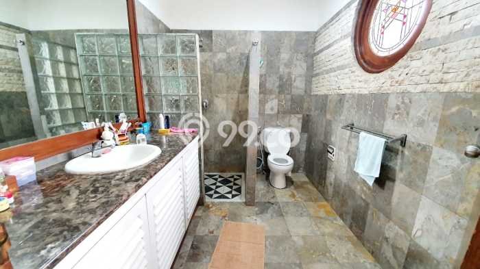 Hunian Cantik Minimalis Lb 220m2 di Cinere, Depok Hunian Cantik Minimalis Lb 220m2 di Cinere, Depok