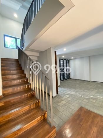 Rumah Mewah LB 195m2 Siap Huni Desain Elegan di Pangkalan Jati, Depok Rumah Mewah LB 195m2 Siap Huni Desain Elegan di Pangkalan Jati, Depok