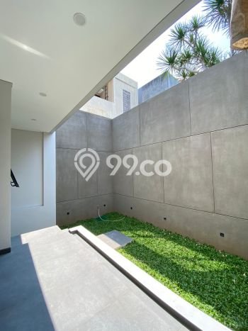 Rumah Mewah LB 195m2 Siap Huni Desain Elegan di Pangkalan Jati, Depok Rumah Mewah LB 195m2 Siap Huni Desain Elegan di Pangkalan Jati, Depok
