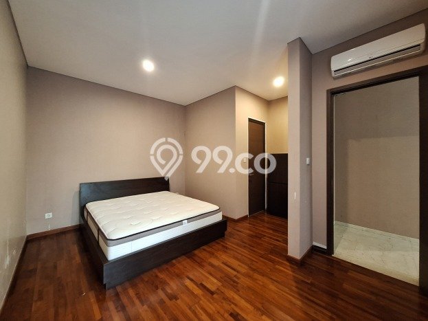 Rumah Elit Modern Tanpa Renovasi di Lebak Bulus Jakarta Selatan Rumah Elit Modern Tanpa Renovasi di Lebak Bulus Jakarta Selatan