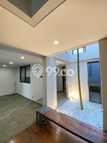 Rumah Mewah LB 195m2 Siap Huni Desain Elegan di Pangkalan Jati, Depok Rumah Mewah LB 195m2 Siap Huni Desain Elegan di Pangkalan Jati, Depok