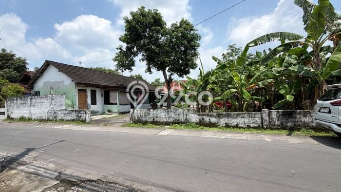 Lahan Strategis di Depok Dijual dengan Luas 1200m2 Lahan Strategis di Depok Dijual dengan Luas 1200m2