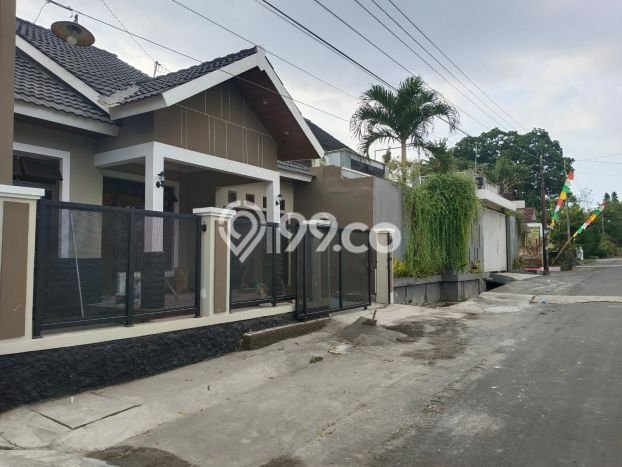 LOKASI PREMIUM! Rumah Strategis di Sleman, LT 142m² LB 125m² LOKASI PREMIUM! Rumah Strategis di Sleman, LT 142m² LB 125m²