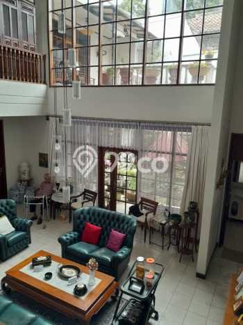 Rumah Elit Modern Tanpa Renovasi di Setra Sari Bandung Rumah Elit Modern Tanpa Renovasi di Setra Sari Bandung