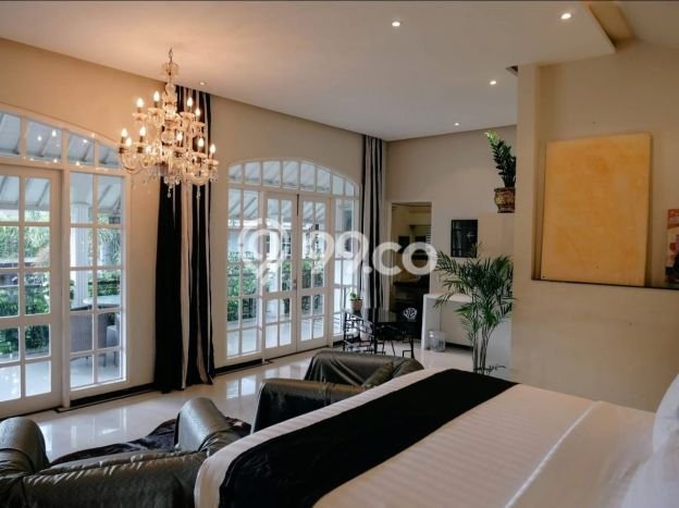 Rumah dengan Lokasi Strategis 10 KT di Seminyak, Badung Rumah dengan Lokasi Strategis 10 KT di Seminyak, Badung