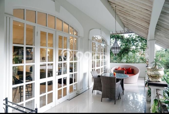 Rumah dengan Lokasi Strategis 10 KT di Seminyak, Badung Rumah dengan Lokasi Strategis 10 KT di Seminyak, Badung