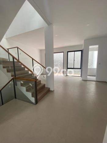 Bisa KPR! Rumah Setra Duta, Bandung, Luas 138m² Bangunan 275m² Bisa KPR! Rumah Setra Duta, Bandung, Luas 138m² Bangunan 275m²