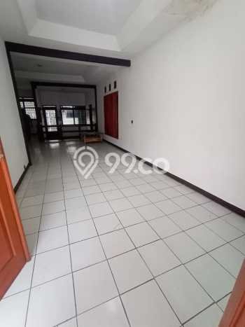 Rumah Modern area Tubagus Ismail, Bandung, LT 300m² LB 174m² Rumah Modern area Tubagus Ismail, Bandung, LT 300m² LB 174m²