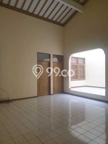For Sale Hunian Rumah Terawat 4 Kamar di Bandung Kota, Bandung For Sale Hunian Rumah Terawat 4 Kamar di Bandung Kota, Bandung