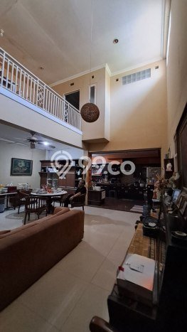 Ready to Use! Luxury House LT 209m2 Desain Elegan di Turangga Ready to Use! Luxury House LT 209m2 Desain Elegan di Turangga