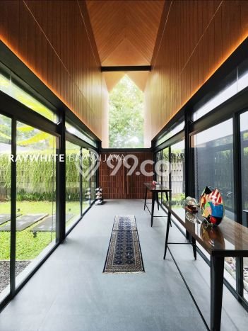 Siap Huni Rumah Mewah 4 Kamar di Kebayoran Baru Dekat ke Mana Saja Siap Huni Rumah Mewah 4 Kamar di Kebayoran Baru Dekat ke Mana Saja