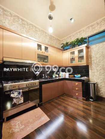 Rumah Menguntungkan di Kebayoran Baru, Dekat Kawasan Bisnis, Jakarta Selatan - LT 367m² Rumah Menguntungkan di Kebayoran Baru, Dekat Kawasan Bisnis, Jakarta Selatan - LT 367m²