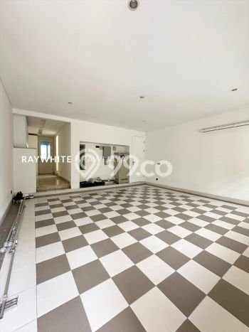 Rumah Elit LB 381m2 Siap Pakai Desain Elegan di Pejaten, Jakarta Selatan Rumah Elit LB 381m2 Siap Pakai Desain Elegan di Pejaten, Jakarta Selatan