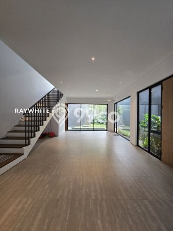 Dijual Rumah Luas Megah Dengan View Eksklusif di Kemang, Jakarta Selatan Dijual Rumah Luas Megah Dengan View Eksklusif di Kemang, Jakarta Selatan